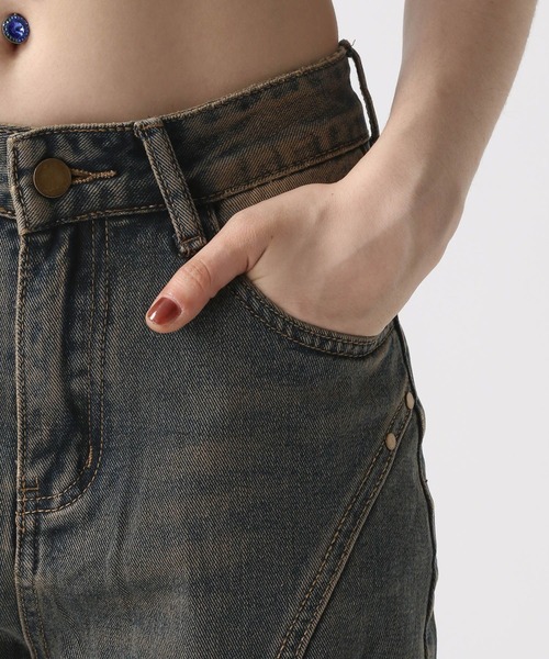 FOREVER 21(フォーエバー トゥエンティーワン)の「【2025SS】スタッズフレアデニムパンツ(デニムパンツ・レディース・ブルー・SMALL/MEDIUM)」の13枚目の写真