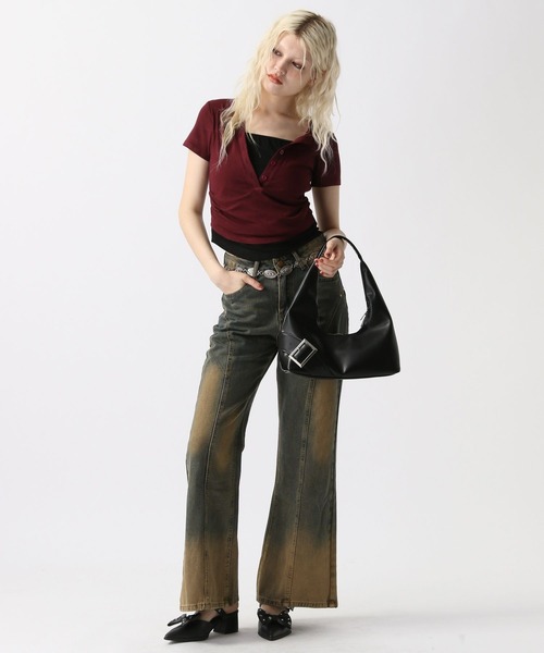 FOREVER 21(フォーエバー トゥエンティーワン)の「【2025SS】スタッズフレアデニムパンツ(デニムパンツ・レディース・ブルー・SMALL/MEDIUM)」の4枚目の写真