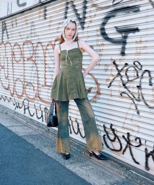 FOREVER 21(フォーエバー トゥエンティーワン)の「【2025SS】スタッズフレアデニムパンツ(デニムパンツ・レディース・ブルー・SMALL/MEDIUM)」の18枚目の写真