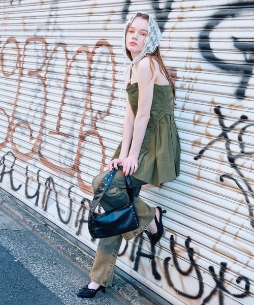 FOREVER 21(フォーエバー トゥエンティーワン)の「【2025SS】スタッズフレアデニムパンツ(デニムパンツ・レディース・ブルー・SMALL/MEDIUM)」の20枚目の写真