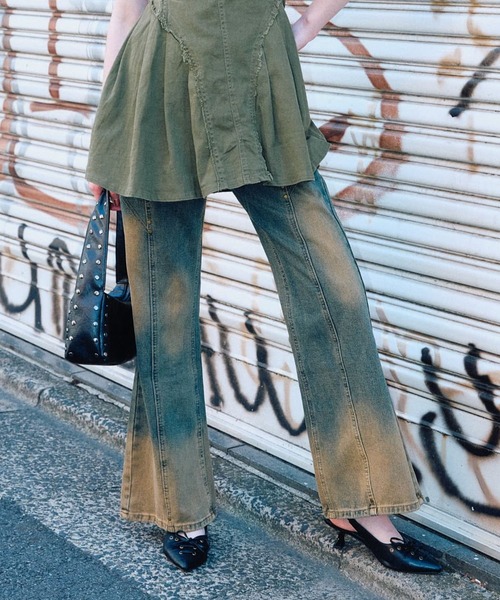 FOREVER 21(フォーエバー トゥエンティーワン)の「【2025SS】スタッズフレアデニムパンツ(デニムパンツ・レディース・ブルー・SMALL/MEDIUM)」の19枚目の写真