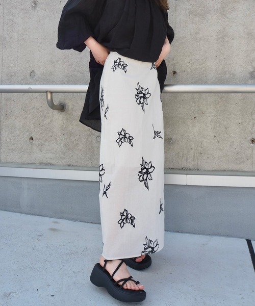LAULEN（ローレン）の「cotton linen flower embroidery long skirt