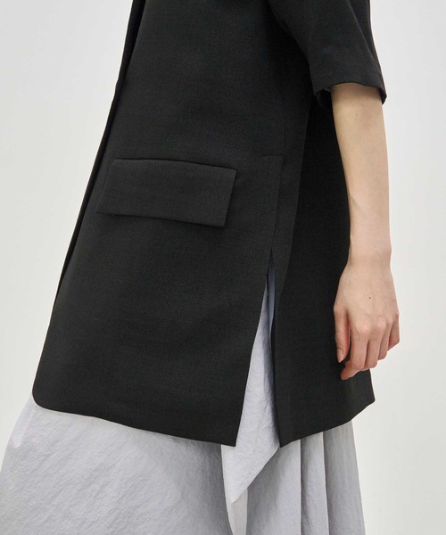 THE TOKYO(ザトウキョウ)の「《ZOZOTOWN限定》【Louren/ローレン】別注 side slit half sleeve jacket/サイドスリットハーフスリーブジャケット/半袖ジャケット(ノーカラージャケット・レディース・ブラック/ライトベージュ・FREE)」の18枚目の写真
