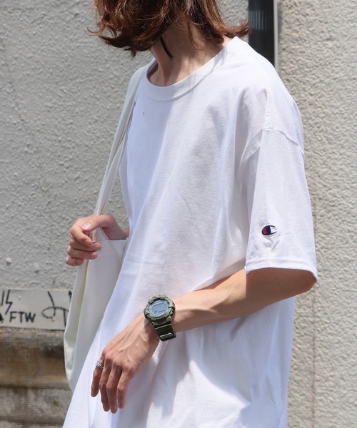 Champion(チャンピオン)の「▲Champion/チャンピオン コットン ワッペン Tシャツ 無地T トップス 半袖カットソー(Tシャツ/カットソー・メンズ・アッシュグレー/チャコール/ホワイト/ブラック・S/L/XL/M)」の2枚目の写真