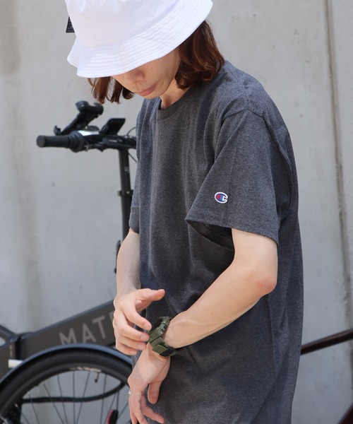 Champion(チャンピオン)の「▲Champion/チャンピオン コットン ワッペン Tシャツ 無地T トップス 半袖カットソー(Tシャツ/カットソー・メンズ・アッシュグレー/チャコール/ホワイト/ブラック・S/L/XL/M)」の4枚目の写真