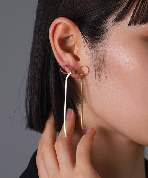LHME(エルエイチエムイー)の「【WEB限定】“Moment”ベネチアンリボンピアス/ステンレススティール【LHME / エルエイチエムイー】(ピアス(両耳用)・レディース・シルバー/ゴールド・ONE SIZE)」の5枚目の写真
