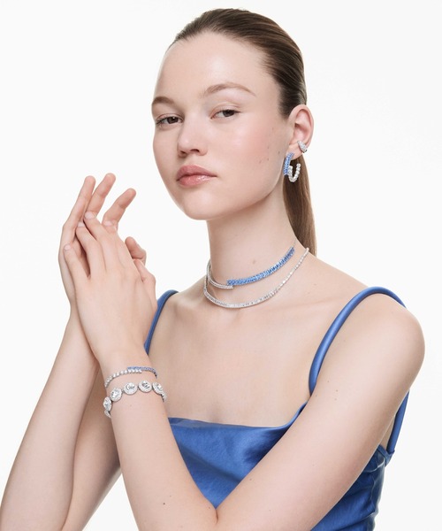SWAROVSKI(スワロフスキー)の「【公式】【スワロフスキー】Sublima ピアス, ホワイト, ロジウム・プレーティング(ピアス(両耳用)・レディース・ホワイト・ONESIZE)」の6枚目の写真