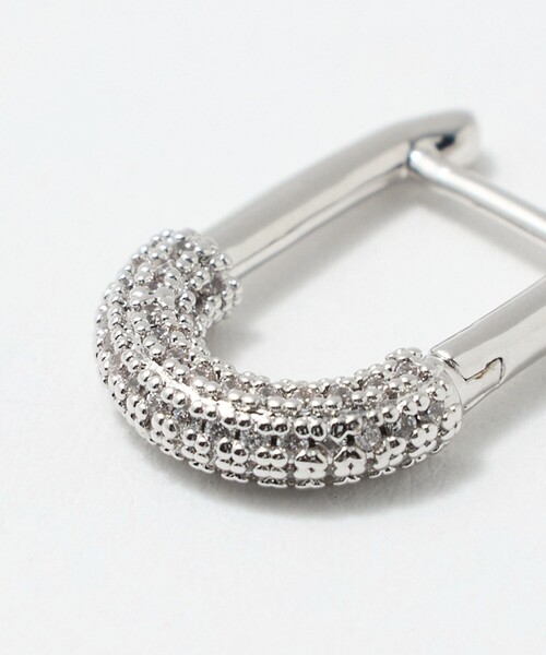 UNITED ARROWS(ユナイテッドアローズ)の「パヴェ Uシェイプ ピアス(ピアス(両耳用)・レディース・シルバー・FREE)」の3枚目の写真