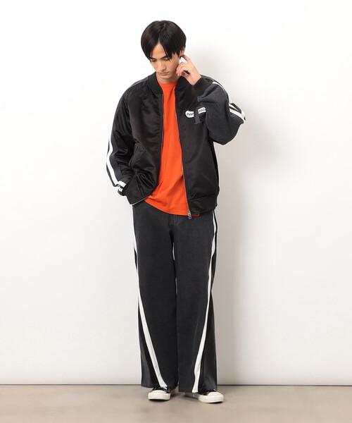 Purple&Yellow（パープルアンドイエロー）の「サテン×デニム切替 刺繍ブルゾン（デニムジャケット・メンズ・ブラック/グレイッシュベージュ・SMALL/MEDIUM/LARGE）」の10枚目の写真