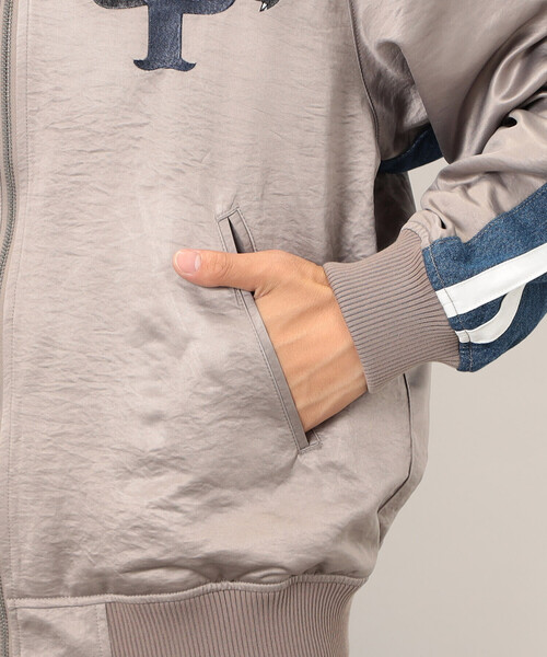 Purple&Yellow（パープルアンドイエロー）の「サテン×デニム切替 刺繍ブルゾン（デニムジャケット・メンズ・ブラック/グレイッシュベージュ・SMALL/MEDIUM/LARGE）」の11枚目の写真