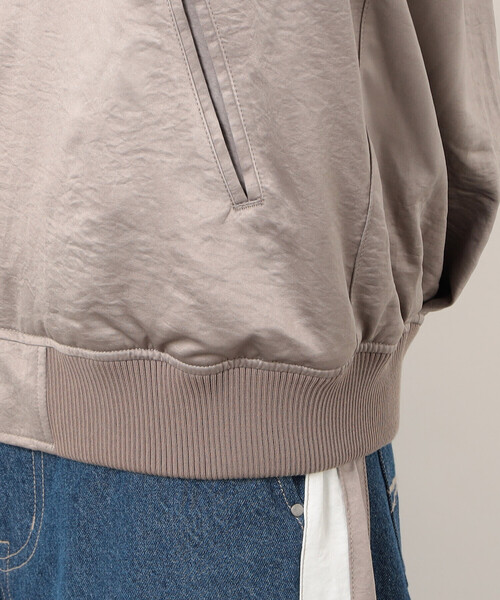 Purple&Yellow（パープルアンドイエロー）の「サテン×デニム切替 刺繍ブルゾン（デニムジャケット・メンズ・ブラック/グレイッシュベージュ・SMALL/MEDIUM/LARGE）」の15枚目の写真