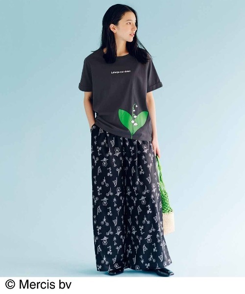 Live in comfort(リブインコンフォート)の「リブ イン コンフォート ディック・ブルーナさんのお花ロゴトップス(Tシャツ/カットソー・レディース・ホワイト/チャコール/ベージュ・S/M/L/LL/3L)」の4枚目の写真
