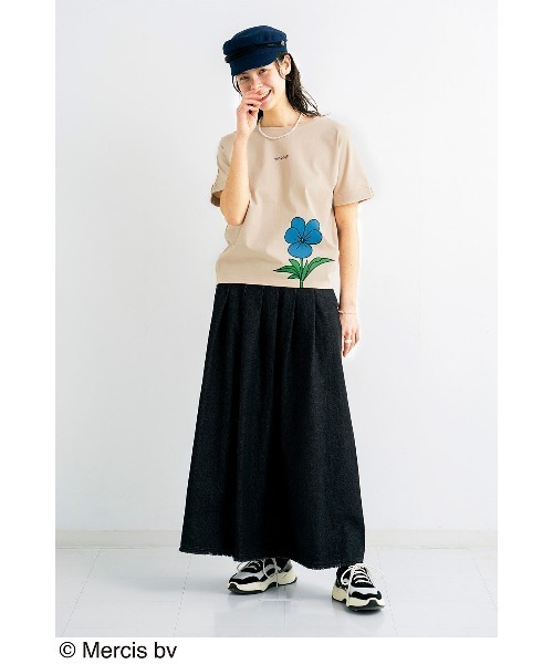 Live in comfort(リブインコンフォート)の「リブ イン コンフォート ディック・ブルーナさんのお花ロゴトップス(Tシャツ/カットソー・レディース・ホワイト/チャコール/ベージュ・S/M/L/LL/3L)」の6枚目の写真