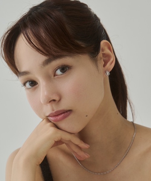 ciite' surgical stainless(シーテサージカルステンレス)の「【 金属アレルギー対応 】フラワービジューピアス サージカルステンレス(両耳用)(ピアス(両耳用)・レディース・ゴールド/シルバー・FREE)」の7枚目の写真