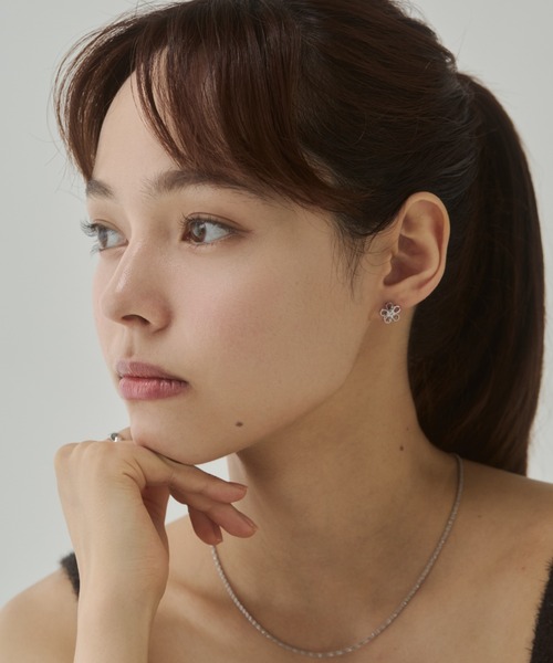 ciite' surgical stainless(シーテサージカルステンレス)の「【 金属アレルギー対応 】フラワービジューピアス サージカルステンレス(両耳用)(ピアス(両耳用)・レディース・ゴールド/シルバー・FREE)」の10枚目の写真