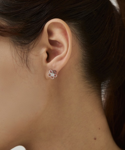 ciite' surgical stainless(シーテサージカルステンレス)の「【 金属アレルギー対応 】フラワービジューピアス サージカルステンレス(両耳用)(ピアス(両耳用)・レディース・ゴールド/シルバー・FREE)」の11枚目の写真