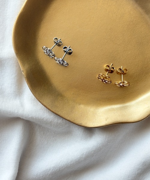 ciite' surgical stainless(シーテサージカルステンレス)の「【 金属アレルギー対応 】フラワービジューピアス サージカルステンレス(両耳用)(ピアス(両耳用)・レディース・ゴールド/シルバー・FREE)」の14枚目の写真