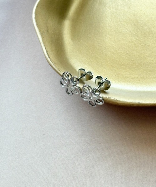 ciite' surgical stainless(シーテサージカルステンレス)の「【 金属アレルギー対応 】フラワービジューピアス サージカルステンレス(両耳用)(ピアス(両耳用)・レディース・ゴールド/シルバー・FREE)」の18枚目の写真
