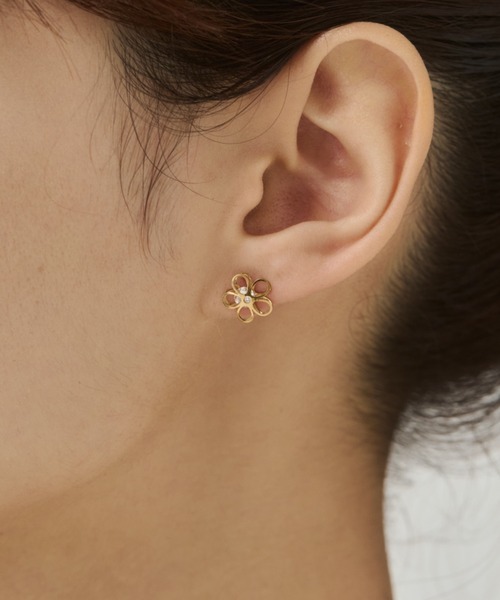 セール】【 金属アレルギー対応 】フラワービジューピアス サージカル