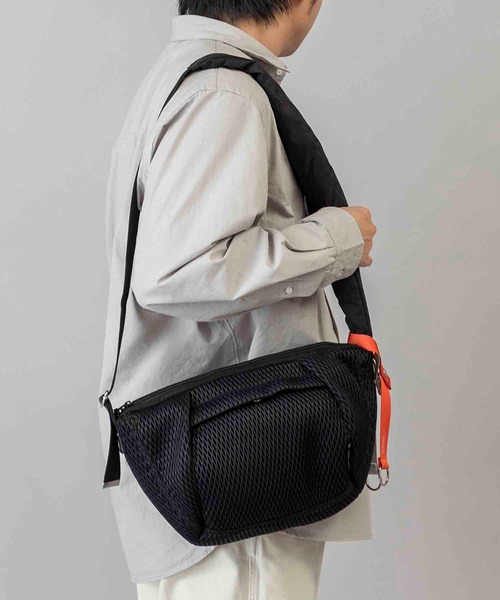 EDITA.（エディータ）の「洗濯機で洗える Washable body bag　MM size　軽量 / 男女兼用 / ボディバッグ（ボディバッグ/ウエストポーチ・レディース・ブラック系/ブラック・FREE）」の2枚目の写真