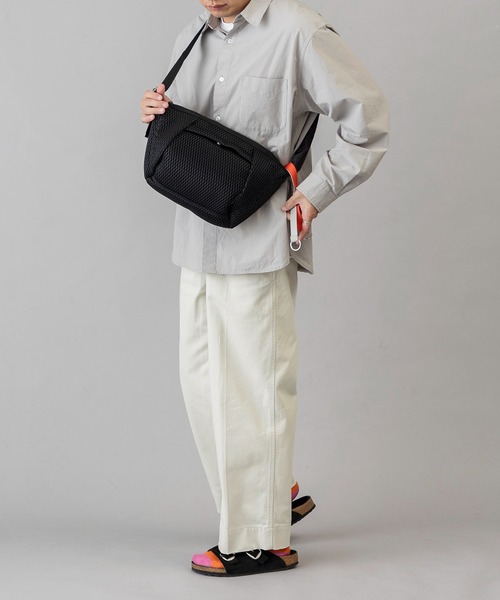 EDITA.（エディータ）の「洗濯機で洗える Washable body bag　MM size　軽量 / 男女兼用 / ボディバッグ（ボディバッグ/ウエストポーチ・レディース・ブラック系/ブラック・FREE）」の3枚目の写真