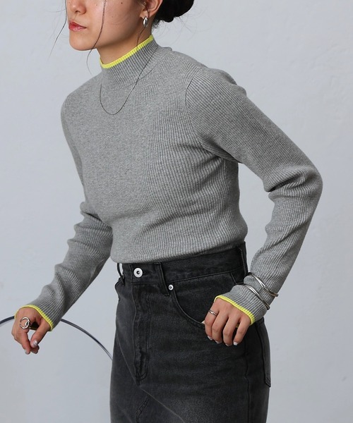 COLONY 2139（コロニートゥーワンスリーナイン）の「PBT配色ラインハイネックプルオーバー（ニット/セーター・レディース・ブラック/グレー系その他/オフホワイト/グレー・FREE）」の4枚目の写真