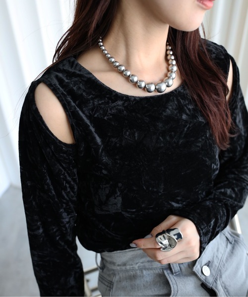YENNA（イェンナ）の「クラッシュベロア肩あきTシャツ（Tシャツ/カットソー・レディース・ブラウン/ブラック系その他/ブラック/ブラウン系その他・FREE）」の2枚目の写真