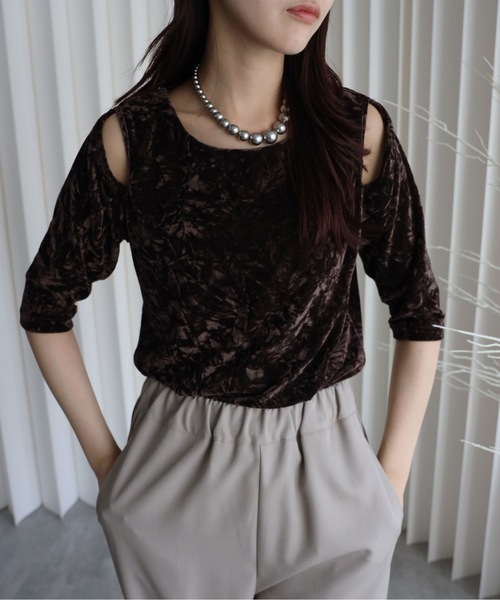 YENNA（イェンナ）の「クラッシュベロア肩あきTシャツ（Tシャツ/カットソー・レディース・ブラウン/ブラック系その他/ブラック/ブラウン系その他・FREE）」の3枚目の写真