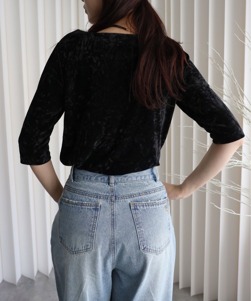 YENNA（イェンナ）の「クラッシュベロア肩あきTシャツ（Tシャツ/カットソー・レディース・ブラウン/ブラック系その他/ブラック/ブラウン系その他・FREE）」の11枚目の写真