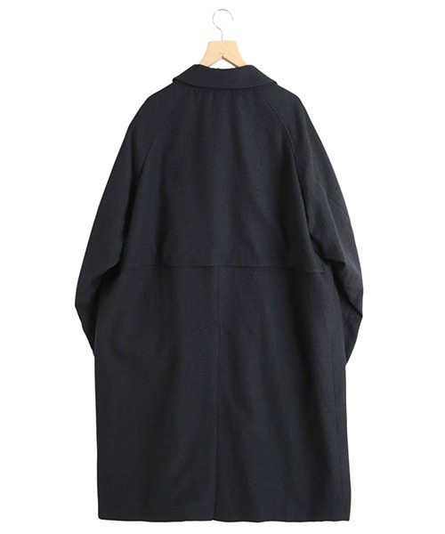 marka（マーカ）の「marka / マーカ：RAGLAN SLEEVE COAT -TUMBLED WOOL SERGE-：M25C12CO01C[COR]（ステンカラーコート・メンズ・ブラック系その他・2(M)）」の4枚目の写真