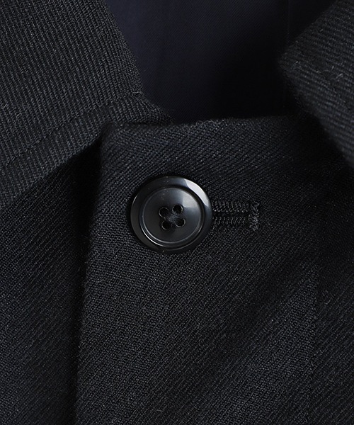 marka（マーカ）の「marka / マーカ：RAGLAN SLEEVE COAT -TUMBLED WOOL SERGE-：M25C12CO01C[COR]（ステンカラーコート・メンズ・ブラック系その他・2(M)）」の5枚目の写真