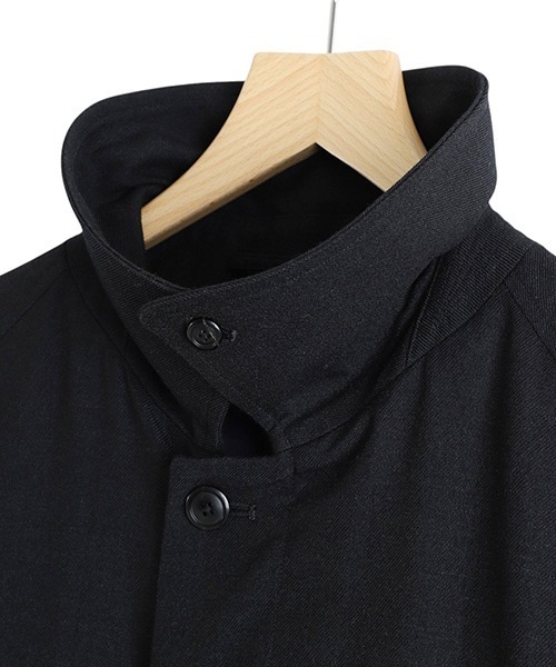 marka（マーカ）の「marka / マーカ：RAGLAN SLEEVE COAT -TUMBLED WOOL SERGE-：M25C12CO01C[COR]（ステンカラーコート・メンズ・ブラック系その他・2(M)）」の6枚目の写真