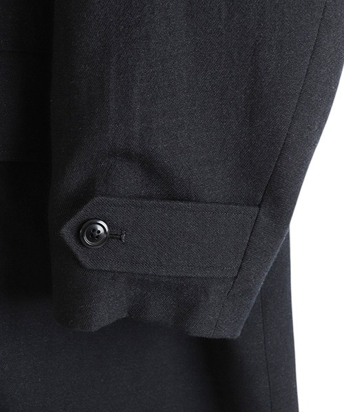 marka（マーカ）の「marka / マーカ：RAGLAN SLEEVE COAT -TUMBLED WOOL SERGE-：M25C12CO01C[COR]（ステンカラーコート・メンズ・ブラック系その他・2(M)）」の8枚目の写真