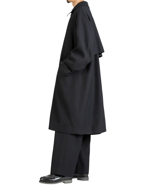 marka（マーカ）の「marka / マーカ：RAGLAN SLEEVE COAT -TUMBLED WOOL SERGE-：M25C12CO01C[COR]（ステンカラーコート・メンズ・ブラック系その他・2(M)）」の14枚目の写真
