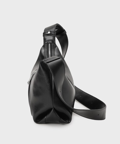 tk.TAKEO KIKUCHI(ティーケータケオキクチ)の「ラウンデッドバッグ(ショルダーバッグ・メンズ・ブラウン系その他2/ブラック・00)」の7枚目の写真