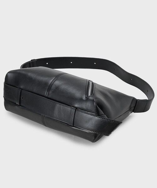 tk.TAKEO KIKUCHI(ティーケータケオキクチ)の「ラウンデッドバッグ(ショルダーバッグ・メンズ・ブラウン系その他2/ブラック・00)」の9枚目の写真