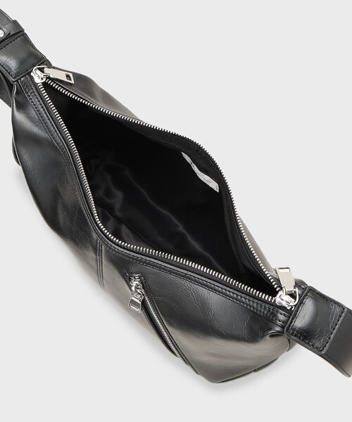 tk.TAKEO KIKUCHI(ティーケータケオキクチ)の「ラウンデッドバッグ(ショルダーバッグ・メンズ・ブラウン系その他2/ブラック・00)」の11枚目の写真