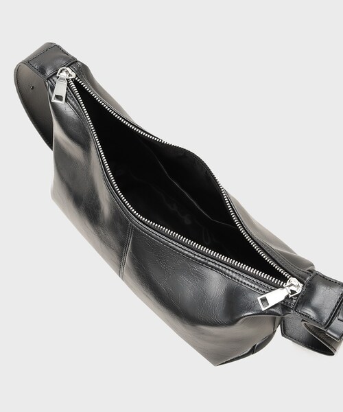 tk.TAKEO KIKUCHI(ティーケータケオキクチ)の「ラウンデッドバッグ(ショルダーバッグ・メンズ・ブラウン系その他2/ブラック・00)」の14枚目の写真