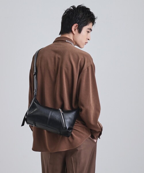 tk.TAKEO KIKUCHI(ティーケータケオキクチ)の「ラウンデッドバッグ(ショルダーバッグ・メンズ・ブラウン系その他2/ブラック・00)」の16枚目の写真