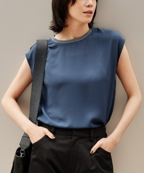 IEDIT(イディット)の「IEDIT キレイ見えしてお役立ち 2ーWAYジョーゼットTトップス(Tシャツ/カットソー・レディース・ブラック/オフホワイト/ブルー・M/LL/S/L/3L/4L)」の3枚目の写真