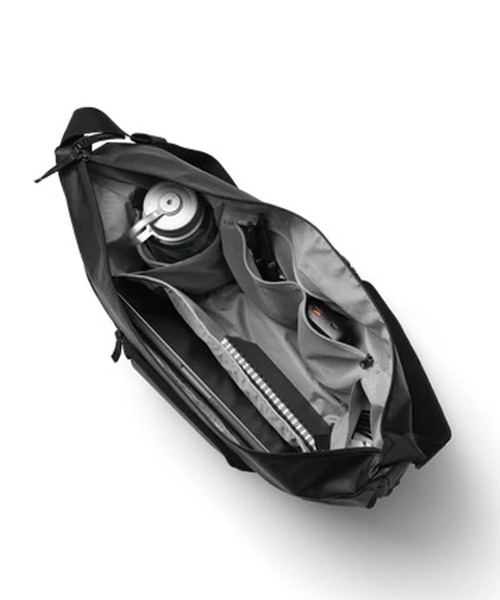 ESTNATION（エストネーション）の「Db / Ramverk Pro Sling Bag 24L（ショルダーバッグ・メンズ・ブラック・FREE）」の3枚目の写真