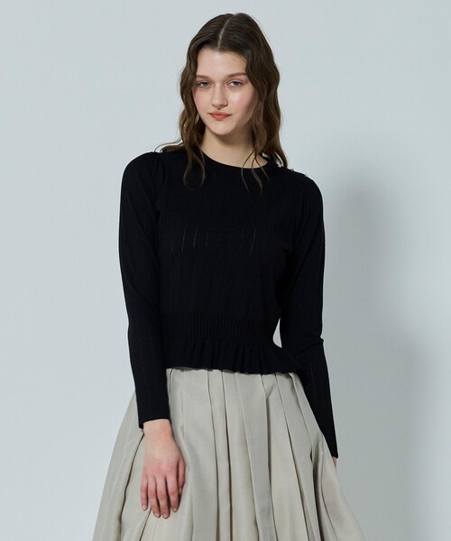 TOCCA(トッカ)の「IN ROMANCE ペプラム ニットプルオーバー(ニット/セーター・レディース・ピンクベージュ/ブラック系・SMALL/MEDIUM)」の1枚目の写真