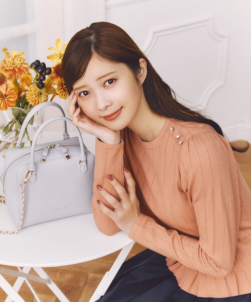 TOCCA(トッカ)の「IN ROMANCE ペプラム ニットプルオーバー(ニット/セーター・レディース・ピンクベージュ/ブラック系・SMALL/MEDIUM)」の2枚目の写真