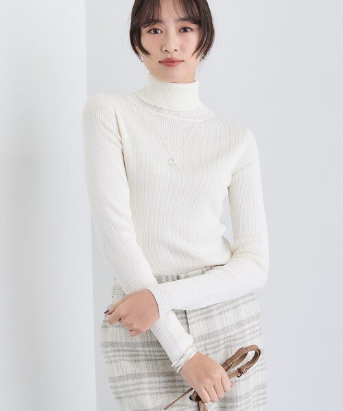 INDIVI（インディヴィ）の「【洗える／毛玉になりにくい】エクストラファインウール リブタートルニット（ニット/セーター・レディース・チャコール/ブラック/レッド系1/サックスブルー/オフホワイト/ベージュ系その他5・05/13/15 /34/38/19）」の7枚目の写真