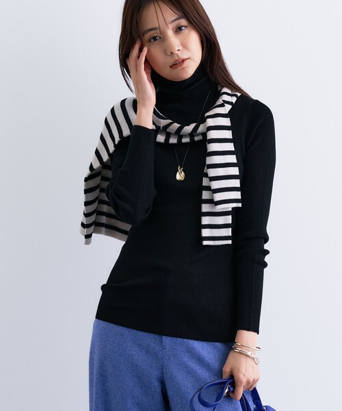 INDIVI（インディヴィ）の「【洗える／毛玉になりにくい】エクストラファインウール リブタートルニット（ニット/セーター・レディース・チャコール/ブラック/レッド系1/サックスブルー/オフホワイト/ベージュ系その他5・05/13/15 /34/38/19）」の11枚目の写真