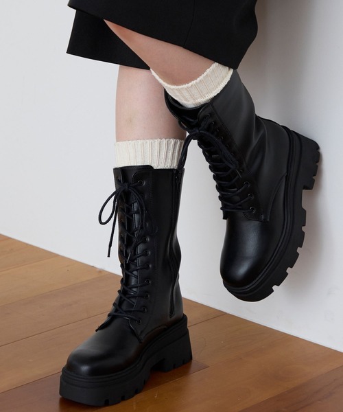 MONO-MART(モノマート)の「トラックソール レースアップ ミドル丈 ショートブーツ(ブーツ・レディース・ダークブラウン/ブラック・L/M/S)」の1枚目の写真