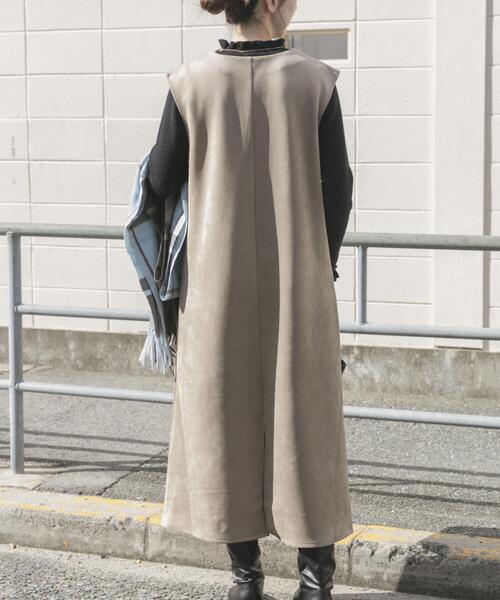 ITEMS URBANRESEARCH（アイテムズ アーバンリサーチ）の「『静電気防止』フェイクスエードジャンスカ（ワンピース・レディース・ブラウン/モカ・FREE）」の3枚目の写真