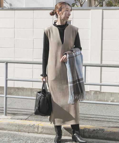 ITEMS URBANRESEARCH（アイテムズ アーバンリサーチ）の「『静電気防止』フェイクスエードジャンスカ（ワンピース・レディース・ブラウン/モカ・FREE）」の4枚目の写真