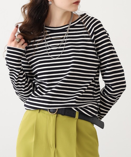 OMNES（オムネス）の「ストレッチジャガード　クルーネック長袖Tシャツ（Tシャツ/カットソー・レディース・ブルー/ブルーグレー/ベージュ/スモークグレー/アイボリー系2/ベージュ系その他/ブラック×ベージュ/ホワイト/アイボリー系/ブラウン/ブラック/チャコール・WOMENS M/WOMENS L）」の4枚目の写真