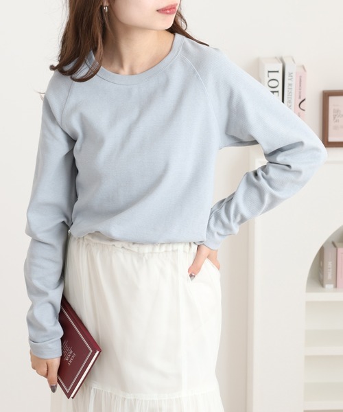 OMNES（オムネス）の「ストレッチジャガード　クルーネック長袖Tシャツ（Tシャツ/カットソー・レディース・ブルー/ブルーグレー/ベージュ/スモークグレー/アイボリー系2/ベージュ系その他/ブラック×ベージュ/ホワイト/アイボリー系/ブラウン/ブラック/チャコール・WOMENS M/WOMENS L）」の5枚目の写真